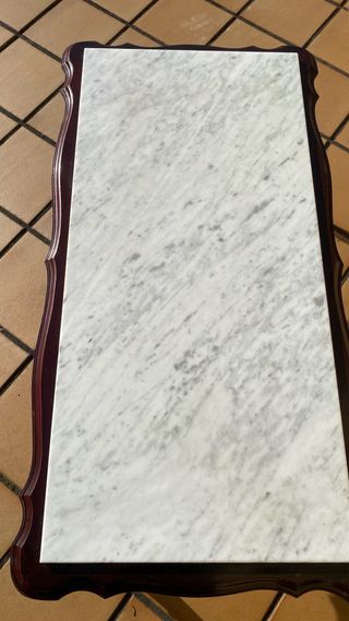 Mesa de centro de mármol y madera