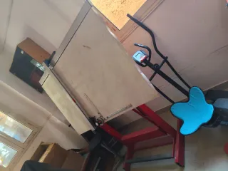 Tavolo da disegno professionale con tecnigrafo