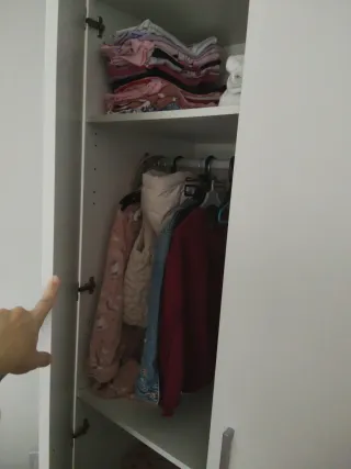 Armario blanco habitación infantil