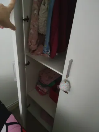 Armario blanco habitación infantil