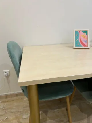 Sillas NO , Mesa de comedor madera y metal