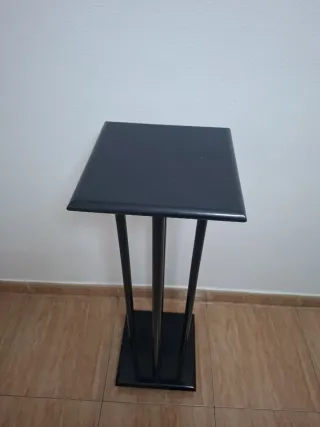 Peana de madera negra