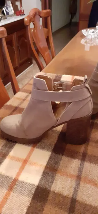 Botines tacón beige y marrón