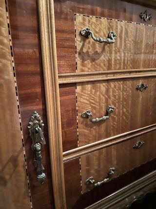 Mueble de comedor con gran espejo