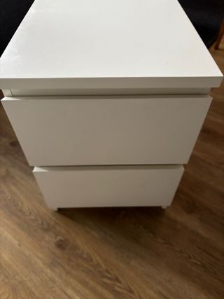 Mesa de noche Ikea blanca