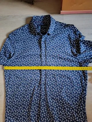 Camisa Tommy Hilfiger Estampada Azul y Blanca