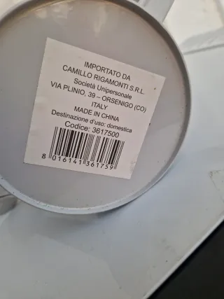 Piccolo innaffiatoio in metallo grigio. Nuovo