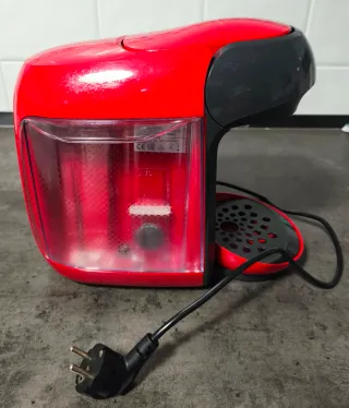 Cafetera Roja y Negra. Marca bosch.