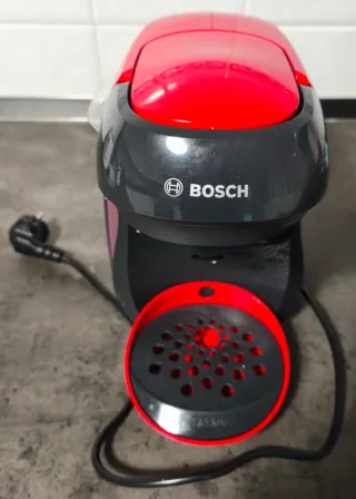 Cafetera Roja y Negra. Marca bosch.