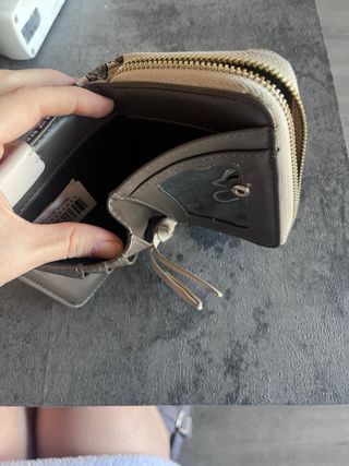 Monedero floral beige y morado