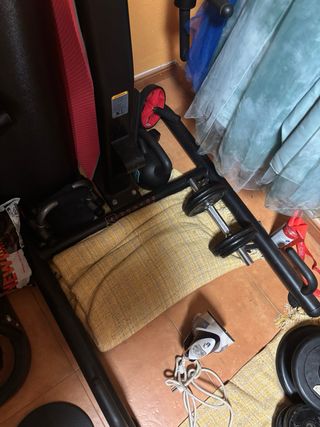 Banco de pesas y gimnasio completo