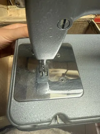 Máquina de coser Essex Miniature vintage