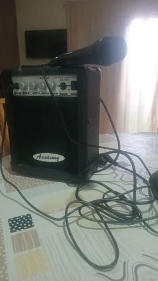 Amplificador Guitarra Academy AP-15G + Micrófono