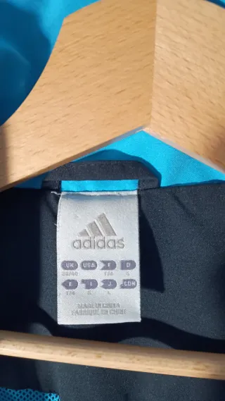 Chaqueta Liverpool Football Club.