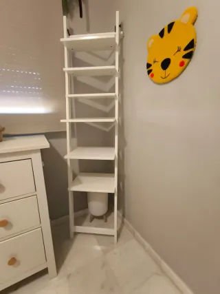 Estantería Escalera IKEA HJÄLMAREN Blanca
