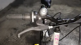 Bicicleta juvenil blanca y rosa