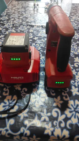 Taladro Hilti TE4.+Dos baterías. +Un cargador