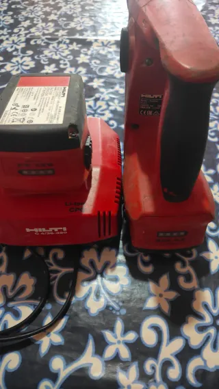 Taladro Hilti TE4.+Dos baterías. +Un cargador