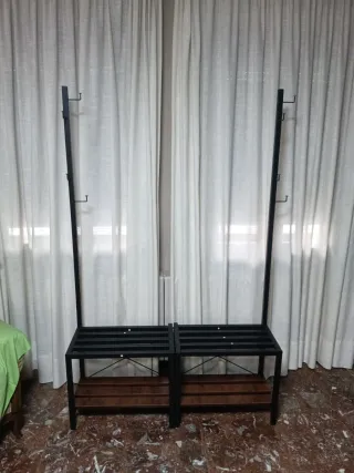 Perchero y zapatero metálico y de madera