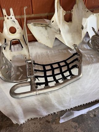 Estriberas Suzuki LTR 450