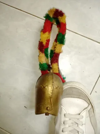 Campana antica decorata