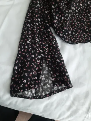 Blusa Noon. T.S. estampada manga acampanada