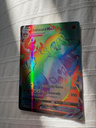 Carta Pokémon Charizard VMAX 074/073