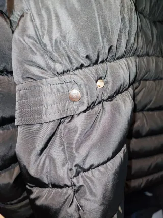 Parka Zara Negra con Capucha y Pelo