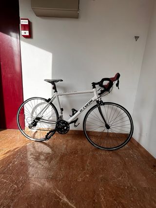 Bicicleta Carretera B'TWIN Triban Bianca