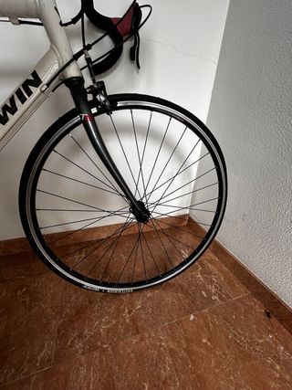 Bicicleta Carretera B'TWIN Triban Bianca