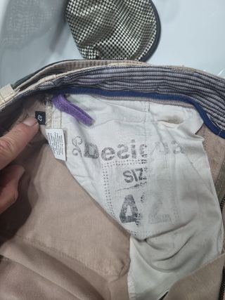 Pantalón beige con parches