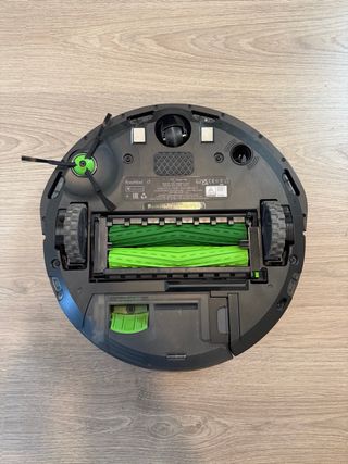 Robot aspirador Roomba i7+ con base