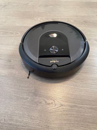 Robot aspirador Roomba i7+ con base