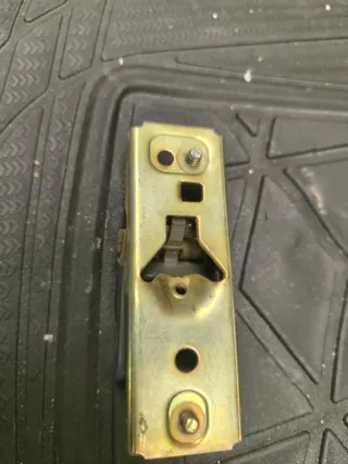 Maneta y tirador puerta delantera Nissan Patrol