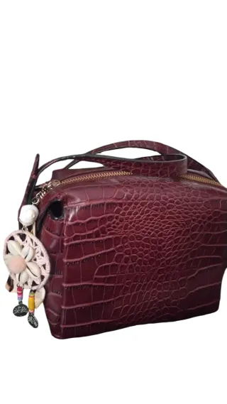 Bolso ideal de Zara (burdeos)