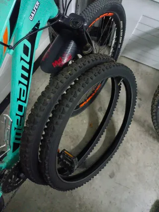 Megamo KU4 Rueda 24 frenos de disco hidraulicos