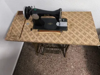 Máquina de coser Alfa vintage con funda años 60