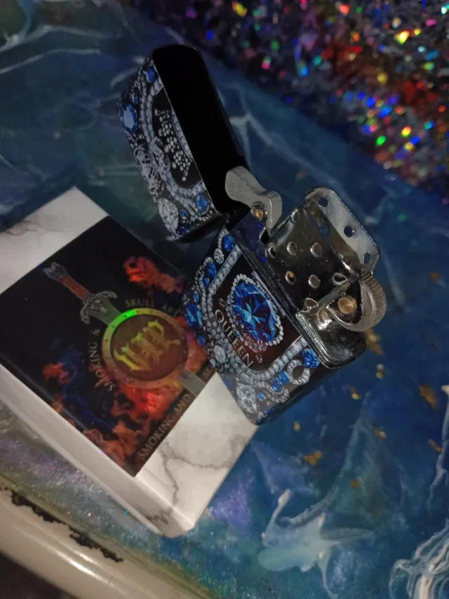 Accendino VIP US tipo Zippo "Queen forever"