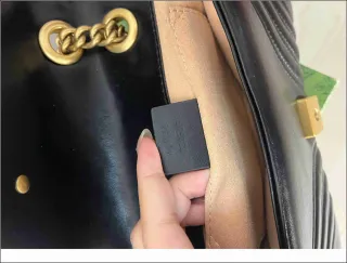 Bolso Gucci Negro con Cadena Dorada