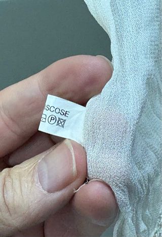 Fular color crema con flecos