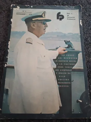 Revistas antiguas franquistas