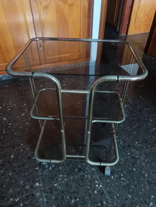 Mesita auxiliar cristal y metal