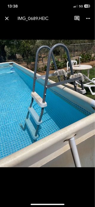 Piscina desmontable azul y blanca