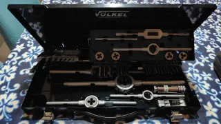 Estuche metálico de terrajas y machos