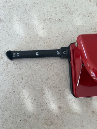 Perforadora Petrus Regulable Roja