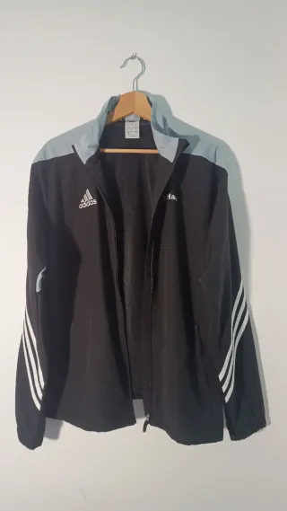 Chaqueta Adidas Embroidered.