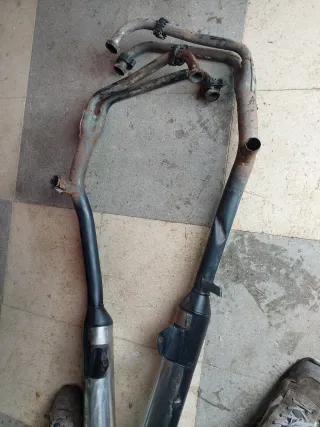 Suzuki GSXF 600 escapes originales años 90