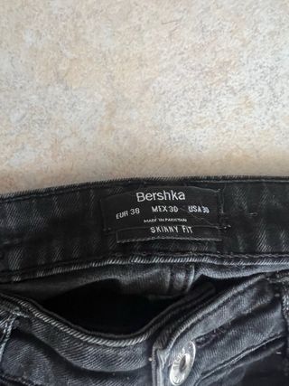 Pantalón vaquero Bershka Skinny Fit negro T.38