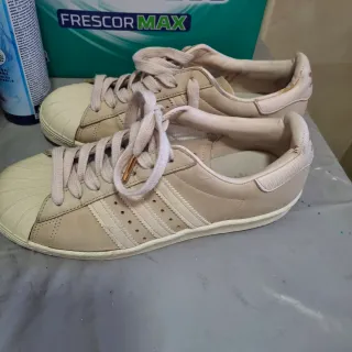 Zapatillas Adidas chica beige y oro en nuy buenas
