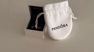 Brincos Pandora Coração Caixa e Saquinho